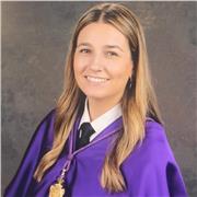 Me considero una persona trabajadora, paciente, respetuosa, responsable y con ganas de enseñar a personas que lo necesitan. Tengo buena mano con los niños